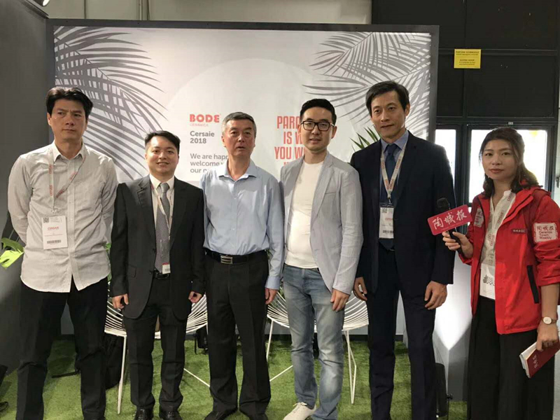 6�����ڲ����၆�F(xi��n)�� _����.jpg